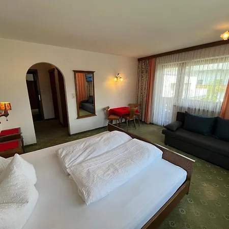 Haus Alpenblick فندق مبيت وإفطار سيرفاوس