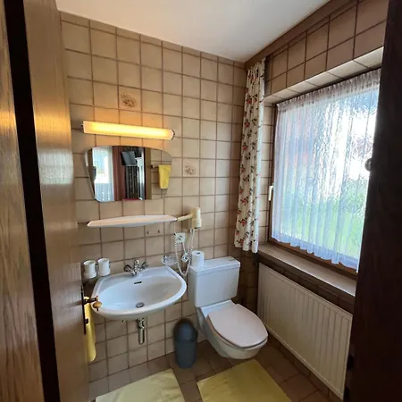 Haus Alpenblick فندق مبيت وإفطار سيرفاوس